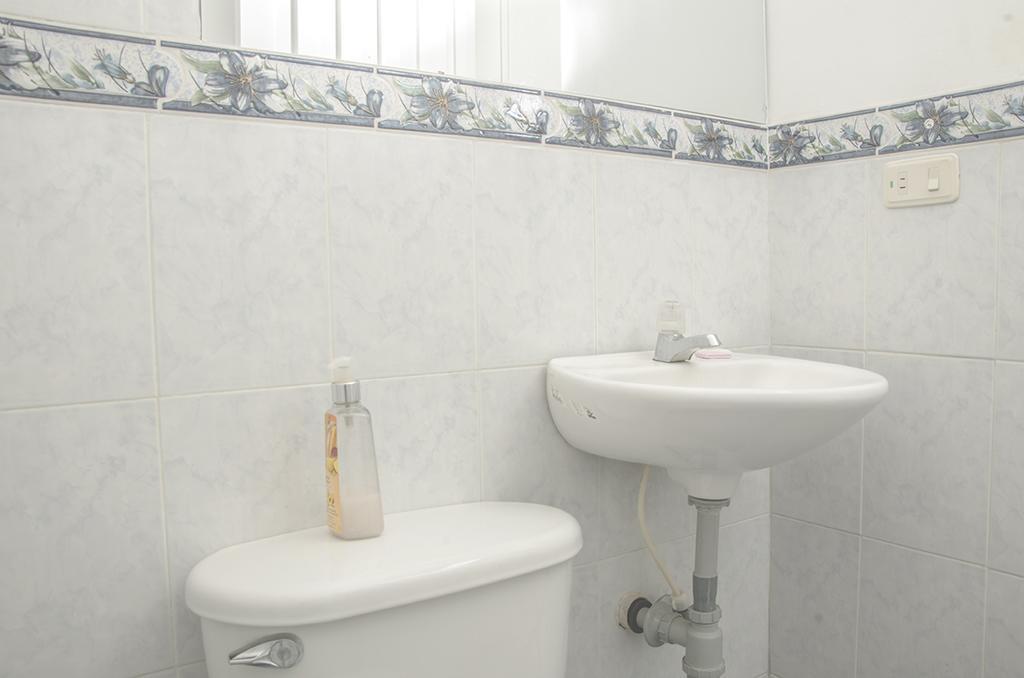 Hostal Alameda Cali Bilik gambar